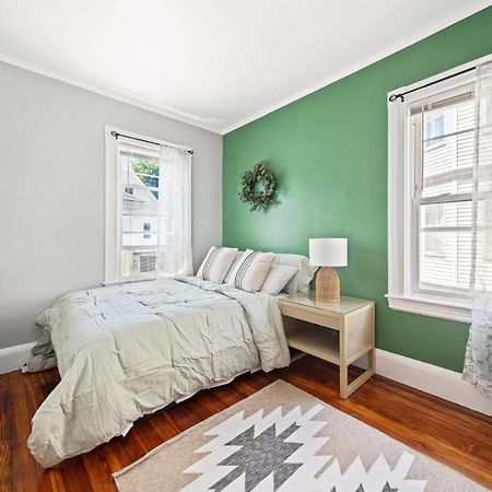 Cozy Up In 5Br Apt Near Charming Oak Square Boston Kültér fotó