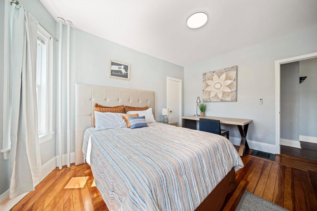 Cozy Up In 5Br Apt Near Charming Oak Square Boston Kültér fotó