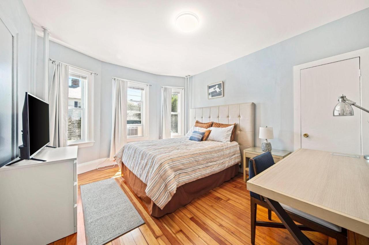 Cozy Up In 5Br Apt Near Charming Oak Square Boston Kültér fotó