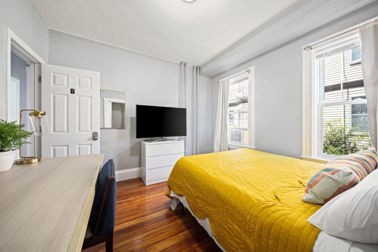 Cozy Up In 5Br Apt Near Charming Oak Square Boston Kültér fotó