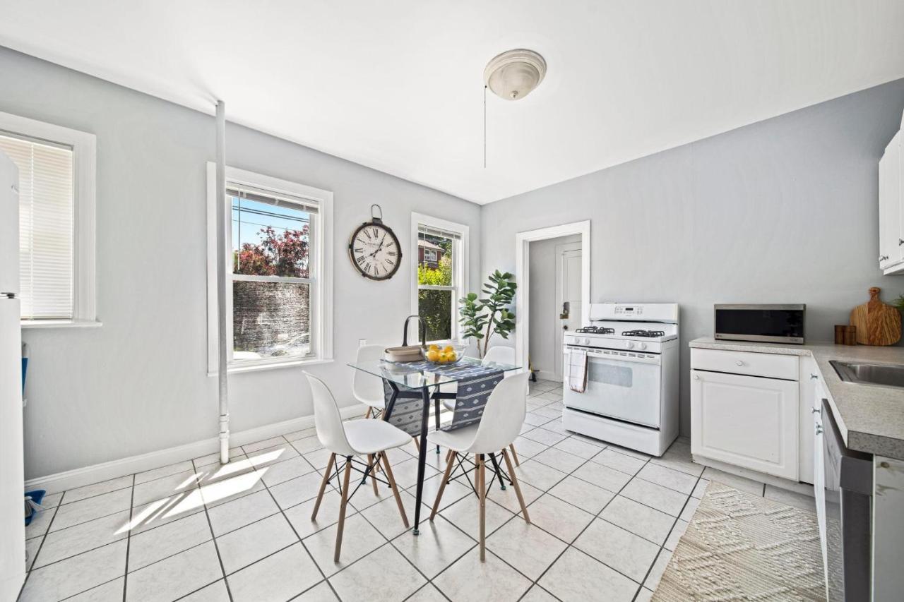 Cozy Up In 5Br Apt Near Charming Oak Square Boston Kültér fotó