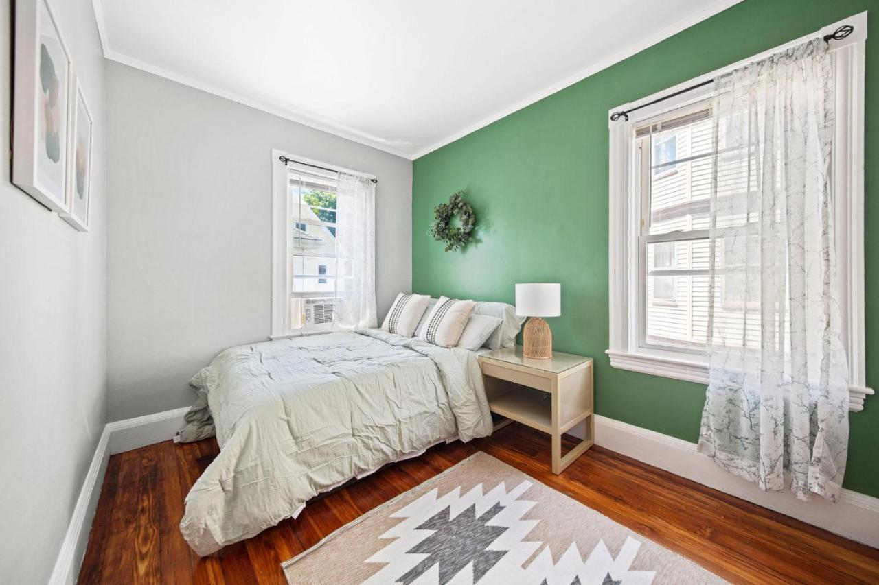 Cozy Up In 5Br Apt Near Charming Oak Square Boston Kültér fotó