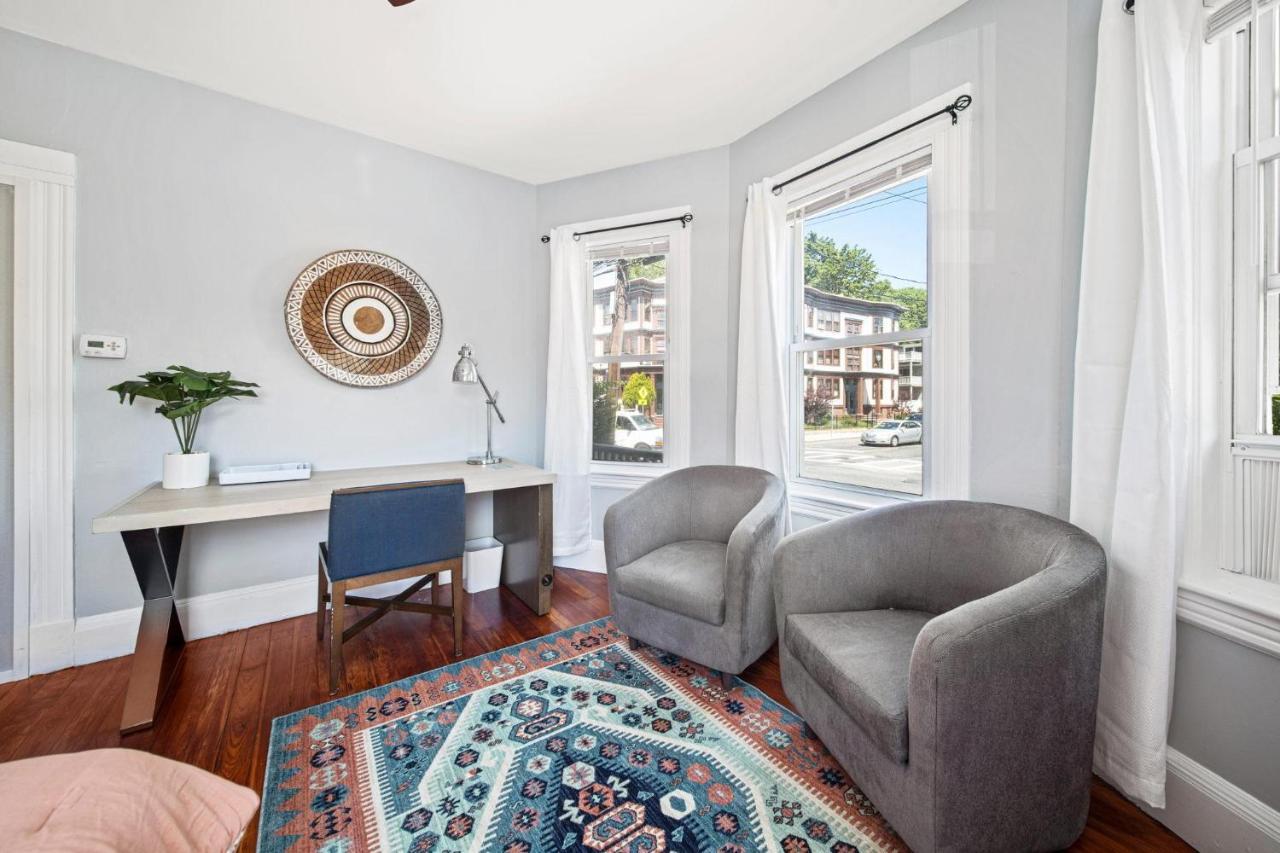 Cozy Up In 5Br Apt Near Charming Oak Square Boston Kültér fotó